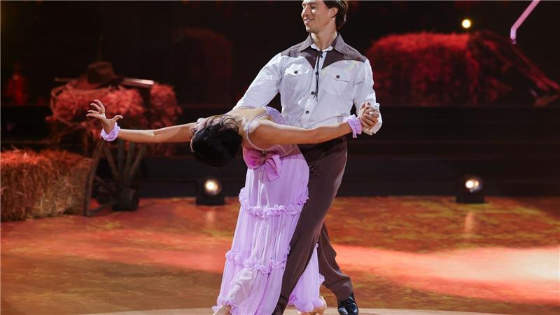 Komiker Simon Gosejohann ist bei „Let’s Dance“ raus Die ersten zehn Punkte der Staffel von Joachim Llambi bekamen Joel Mattli und Malika Dzumaev. (Archivbild)