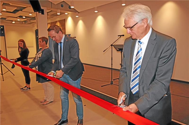 Die feierliche Eröffnung der Schule am Schloss.  Archivfoto: Gereke