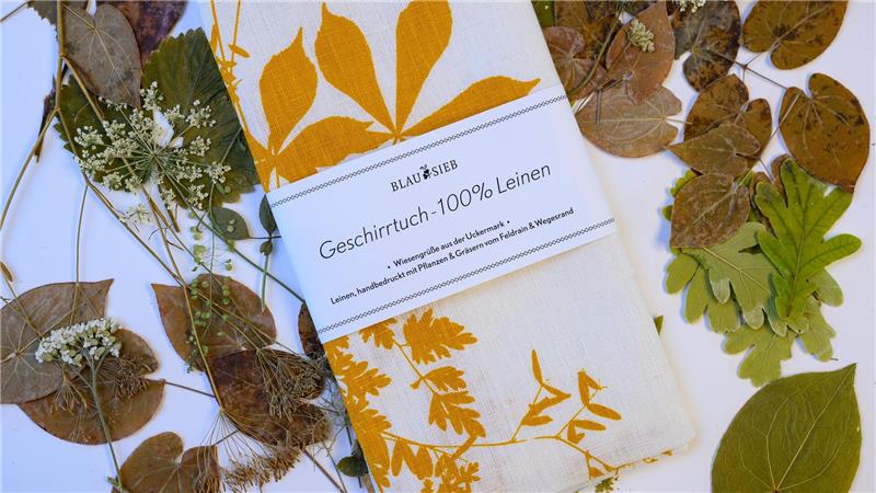 Botanik trifft Handwerk: Die neue Sehnsucht nach Naturkunst Die fertigen Produkte gehen liebevoll verpackt in den Versand.