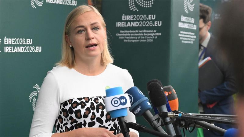 Die finnische Außenministerin Elina Valtonen fordert am Rande des EU-Außenministertreffens in Irland, den Druck auf Moskau zu erhöhen.