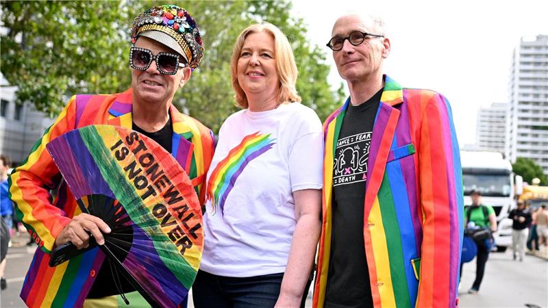 Klöckner verteidigt ihr Vorgehen beim CSD Die frühere Bundestagspräsidentin Bas (SPD) beteiligte sich beim CSD in Berlin