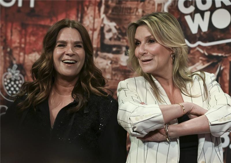 Die frühere Eiskunstläuferin Katarina Witt (l.) und Fernsehmoderatorin Kim Fishe...