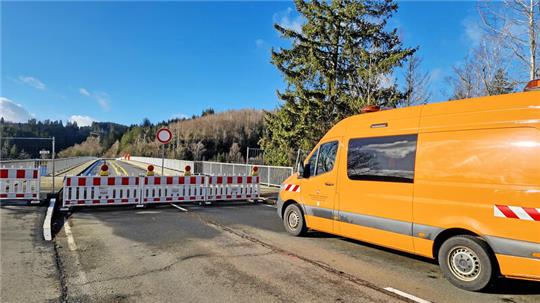 Die für Jahre gesperrte Bramkebrücke sorgt für viel Unmut in der Bevölkerung. Foto: Knoke
