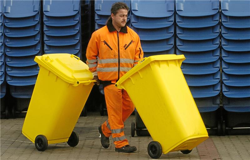 Juristischer Streit um die gelbe Tonne Die gelbe Tonne ist im Anmarsch: Der Landkreis Goslar führt sie 2024 ein, anderswo gibt es Probleme. Foto: Peter Endig/dpa