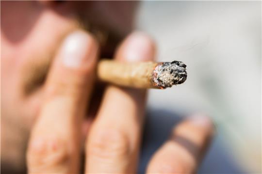 Die geplante Cannabis-Legalisierung wirft Fragen zur Verkehrssicherheit auf.