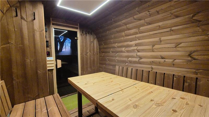 Freibad Rhüden bekommt eine Fasssauna: Das steht alles 2026 an Eine Fasssauna von innen