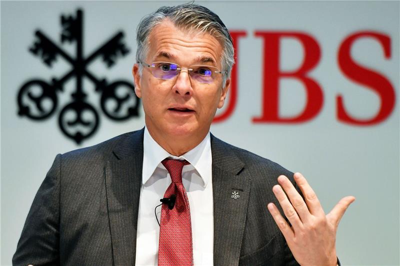 Schweizer UBS holt Ex-Chef Ermotti zurück Die größte Schweizer Bank UBS holt Sergio Ermotti an die Konzernspitze zurück.
