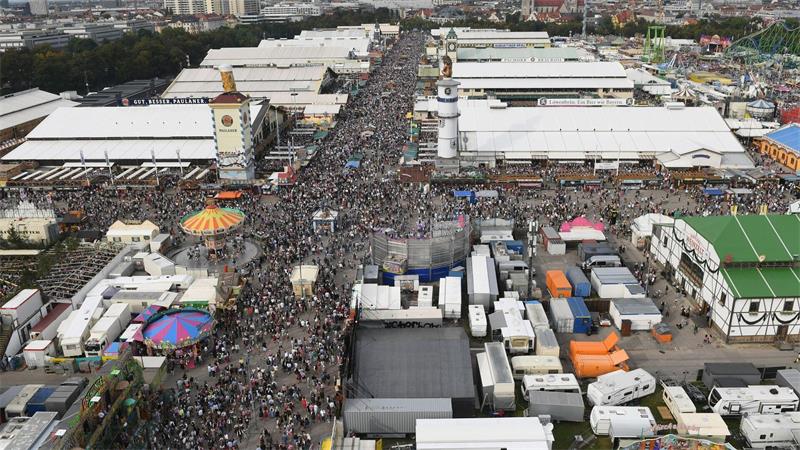 Was es mit dem Streit um die Wiesn-Zelte auf sich hat Die großen Zelte sind für die Wirte höchst lukrativ. (Archivbild)