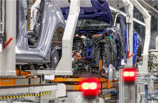 Die großen deutschen Autohersteller verkaufen weniger Fahrzeuge - auch in 2023?