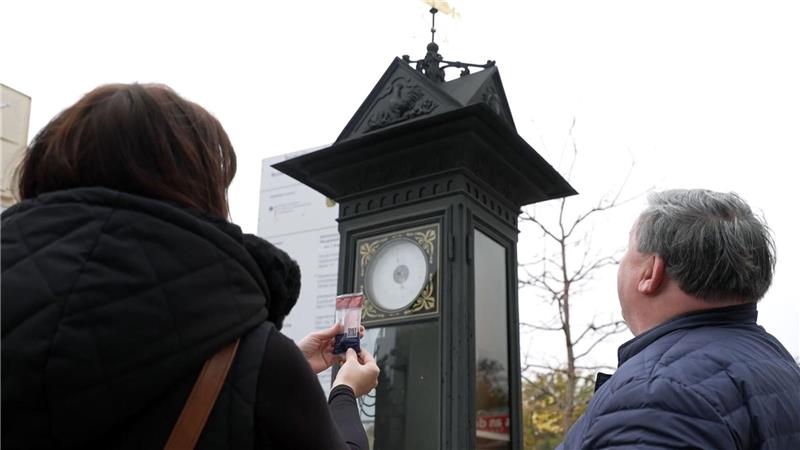 Uhr oder Phallus? Werdau sorgt mit Nascherei für Lacher Die historische Annoncenuhr ist eine Sehenswürdigkeit der Stadt Werdau. Als Schaumzucker-Nachbildung sorgt sie weit über die Stadtgrenzen hinaus für Belustigung.
