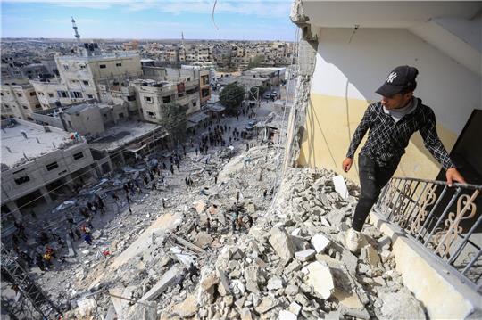 Die humanitäre Lage im Gazastreifen ist katastrophal. Israel steht unter wachsendem Druck, mehr Hilfslieferungen zuzulassen.