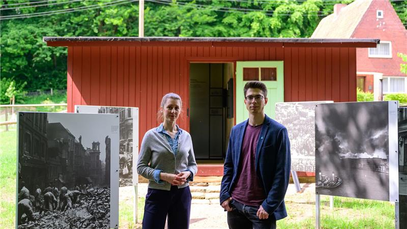 Ausgebombt und auf der Flucht - die „Ley-Bude“ als Zuflucht Die in Tarnfarbe dunkelrot gehaltene Hütte stand bis 2022 versteckt in der Lindhorster Heide (Gemeinde Seevetal).