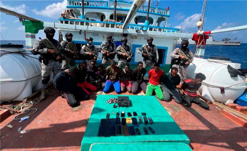 Indien befreit von somalischen Piraten gekapertes Schiff Die indische Marine hat offenbar die Besatzung eines Frachtschiffs aus der Hand von somalischen Piraten befreit.