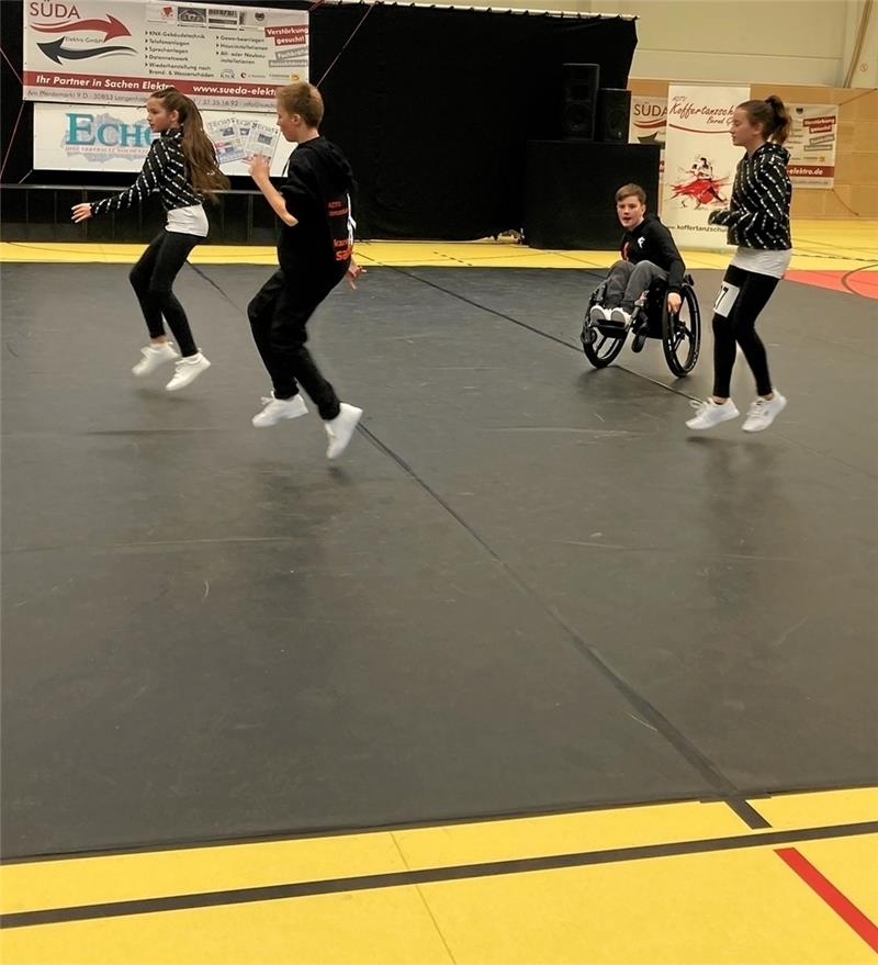 Jumpstyle: Harzburger hüpfen sich ganz nach vorne Die inklusive Junioren Gruppe Jump’n Roll kommt bei den deutschen Meisterschaften auf den dritten Platz. Fotos: Privat