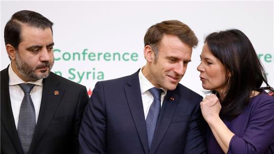 Die internationale Gemeinschaft will Syrien bei einem Neustart nach Jahren des Kriegs helfen, hat dabei aber auch Anforderungen an das Land.