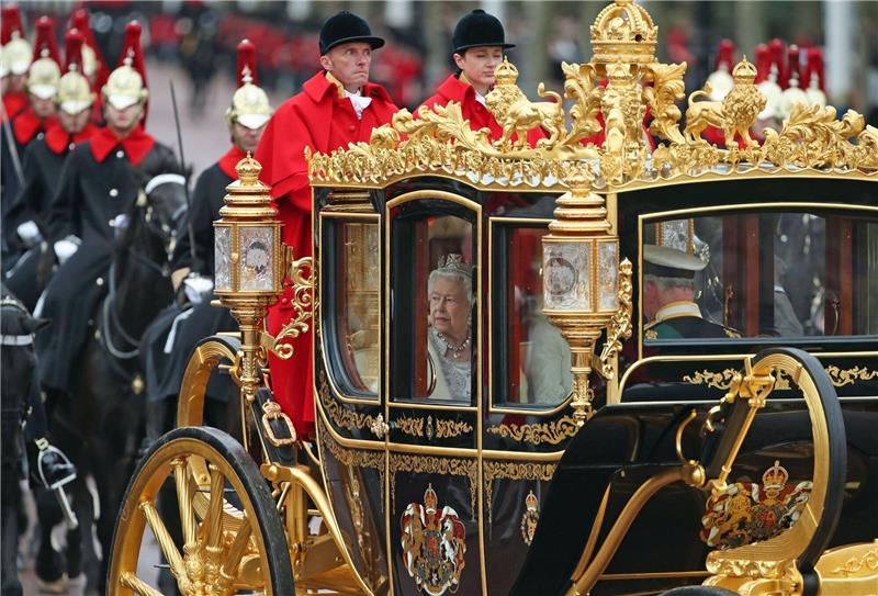 Charles III. fährt mit quietschender Holzkutsche zur Krönung Die inzwischen verstorbene britische Königin Elizabeth II. in der Kutsche Diamond Jubilee State Coach.
