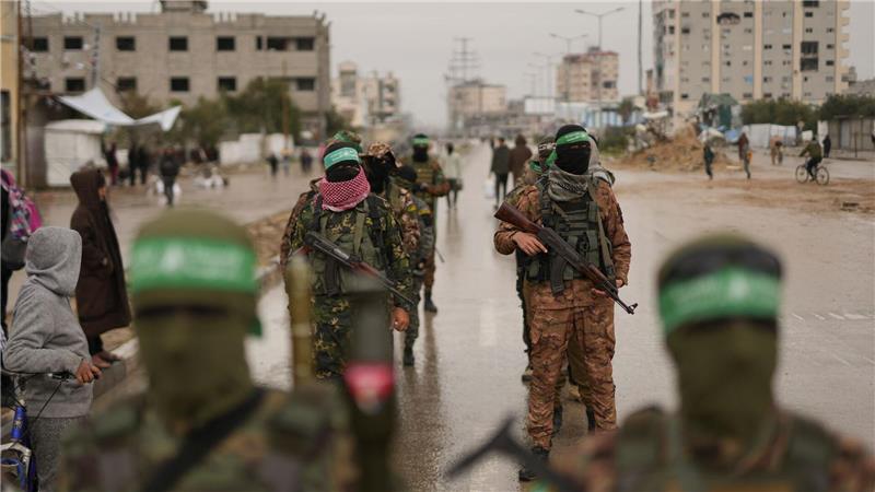 Hamas berät mit Palästinenser-Gruppen über Waffenruhe Die islamistische Hamas berät laut Medienberichten mit anderen palästinensischen Gruppen über den jüngsten Vorschlag zu einer neuen Waffenruhe.