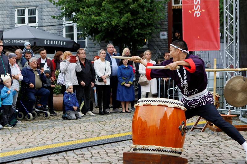Die japanische Trommeltruppe „Akaishi Daiko“ sorgt für Stimmung auf dem Goslarer Altstadtfest. Fotos: Epping