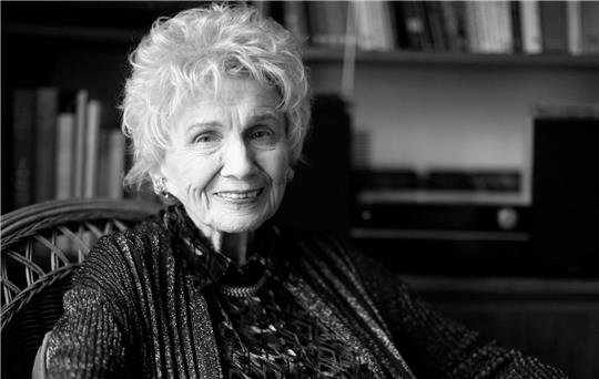 Die kanadische Autorin und Literaturnobelpreisträgerin Alice Munro ist im Alter von 92 Jahren gestorben.