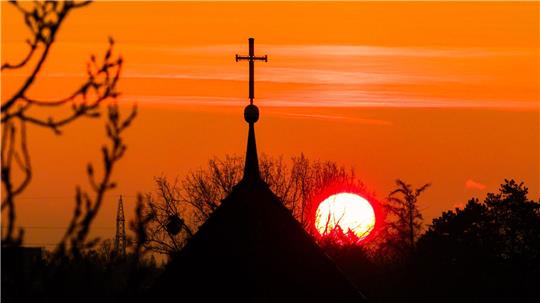 Die katholische Kirche in Deutschland will sich in Rom die Erlaubnis einholen, dass auch Laien in Messen predigen dürfen. (Symbolbild)