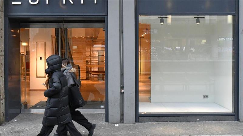 Esprit schließt letzte Filialen in Deutschland Die letzten Esprit-Läden schließen, viele - wie dieser in Hannover - wurden zuletzt bereits dichtgemacht.
