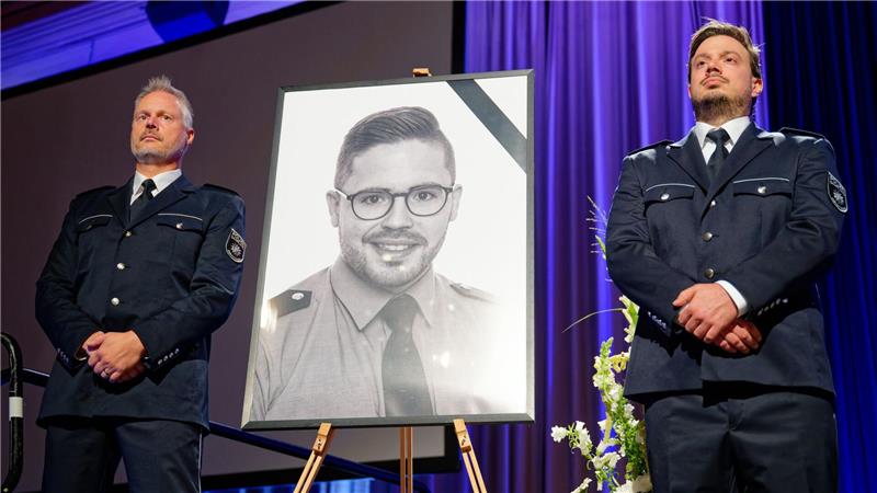 „Für immer im Gedächtnis“ - Trauer um getöteten Polizisten Die lückenlose Aufarbeitung der Tat werde fortgesetzt, versprach der saarländische Innenminister Reinhold Jost (SPD).