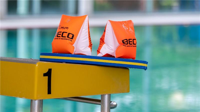 „Die marode Bäderlandschaft hängt wie ein Damoklesschwert über der Schwimmausbildung“, sagt DLRG-Präsidentin Ute Vogt. (Archivbild)