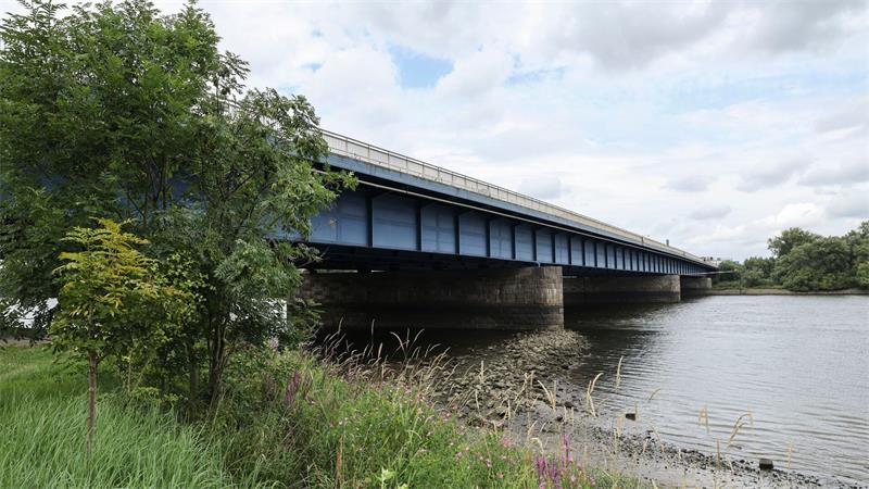 Die marode Brücke der A1 über die Süderelbe soll durch einen Neubau ersetzt werden. (Archivbild)