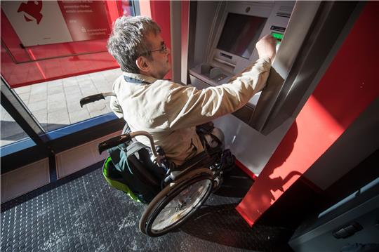 Die meisten Arbeitgeber fokussieren sich bei Bewerbern mit Handicap nach Angaben des Allgemeinen Arbeitgeberverbandes Harz – wie bei allen anderen Bewerbern – vor allem auf Arbeitsmotivation und fachliche Kompetenzen. Symbolfoto: Marija Murat/dpa