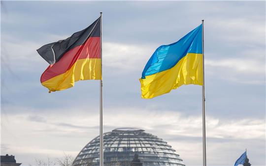 Die meisten Ukrainer lebten im Oktober 2023 in den bevölkerungsreichsten Bundesländern Nordrhein-Westfalen (234.000), Bayern (168.000), und Baden-Württemberg (159.000).