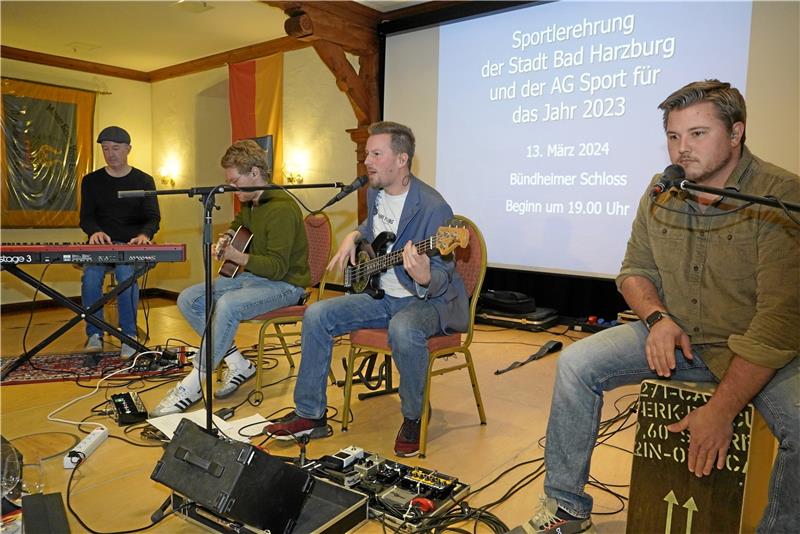 Die musikalische Untermalung der Sportlerehrung kam von den Rockbusters (v.l.) Arne Kassebaum, Til Katke, Christof Schneidereit und Maximilian Gröne.