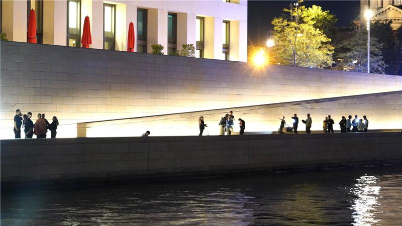 Tödliche Attacke in Berlin - Suche nach Täter dauert an Die mutmaßlichen Angreifer flohen, bevor die Polizei eintraf. (Archivbild)