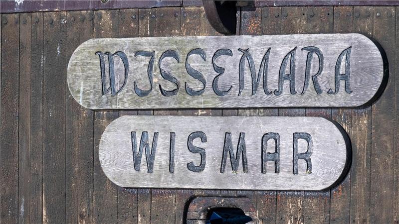 Die nachgebaute Kogge soll in der Werft bei der Firma Strela Shiprepair repariert werden.