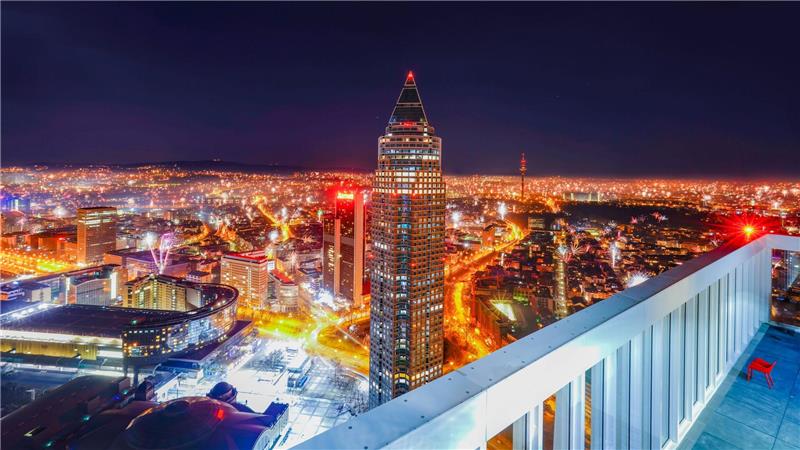 Kampf gegen Geldwäsche: Neue EU-Behörde in Frankfurt startet Die neue EU-Behörde AMLA mit Sitz im Frankfurter Messeturm soll Geldwäsche bekämpfen (Archivbild)