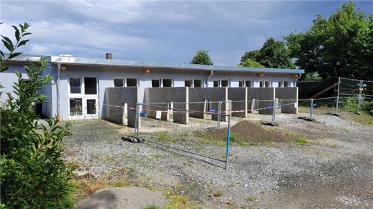 Die neue Hundehalle des Tierheims Eckertal ist zwar schon seit Längerem fertiggestellt, noch fehlt aber das dazugehörige Außengelände inklusive der Freiluft-Boxen.