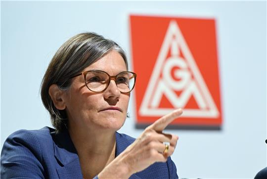 Die neue IG-Metall-Chefin Christiane Benner hat staatliche Investitionen in dreistelliger Milliardenhöhe für den ökologischen Umbau der Industrie gefordert (Archivbild).