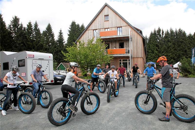 Die neuen Fatbikes sind der Renner bei den Besuchern des Nachmittags der offenen Tür im OutdoorCenter Harz.  Fotos: Bertram