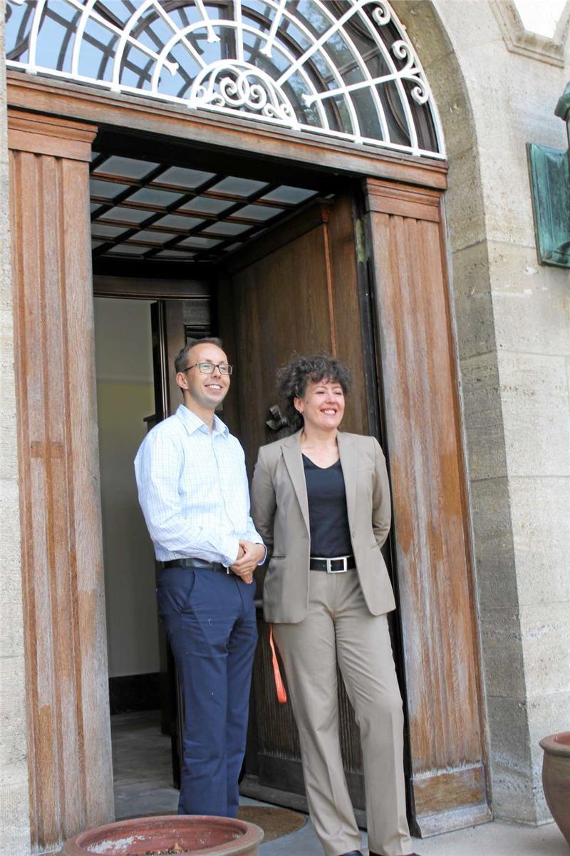 Die neuen Parkhotel-Eigentümer Susan Alisch und Florian Hary im Eingangsbereich ihres Objekts. Foto: Breuer