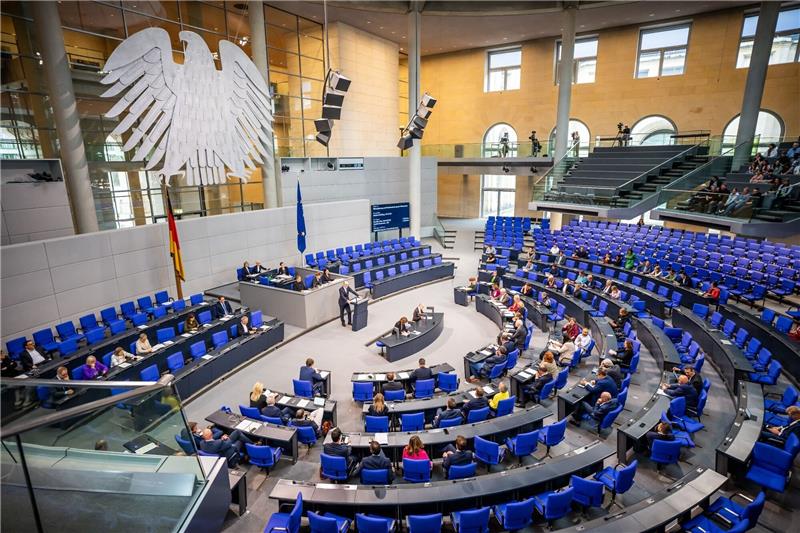 Bundestag beschließt Entlastungen beim Jahresabschluss Die neuen Schwellenwerte, durch die Schätzungen zufolge rund 52.000 Unternehmen in eine niedrigere Kategorie mit geringeren Anforderungen rutschen, gelten bereits rückwirkend für den Jahresabschluss 2023.