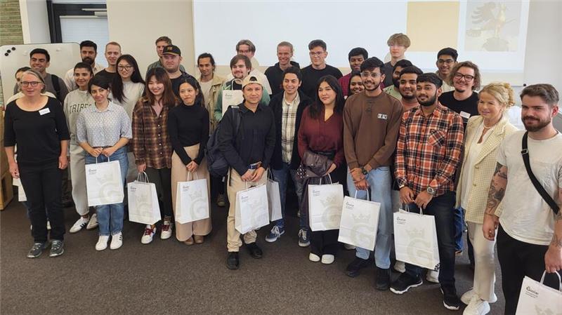 Die neuen Studenten der Digital Technologies bei der Begrüßung im Goslarer Gotec-Tagungszentrum.