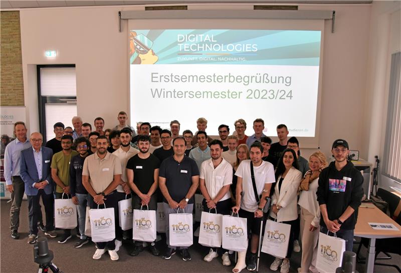 Goslar: Beim Digit studieren mehr als 100 Personen Die neuen Studierenden der „Digital Technologies“ werden auf dem Energiecampus begrüßt. Foto: Roß