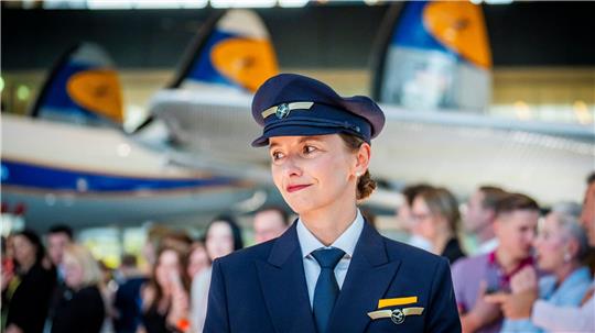 Die neuen Uniformen der Lufthansa wurden gemeinsam mit Boss entworfen. 