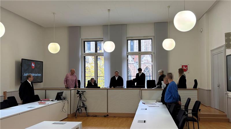 Die neunte Strafkammer des Landgerichts Braunschweig spricht das Urteil gegen den 37-jährigen Braunlager, der seine Lebensgefährtin verprügelt, getreten und dabei gefilmt hat.