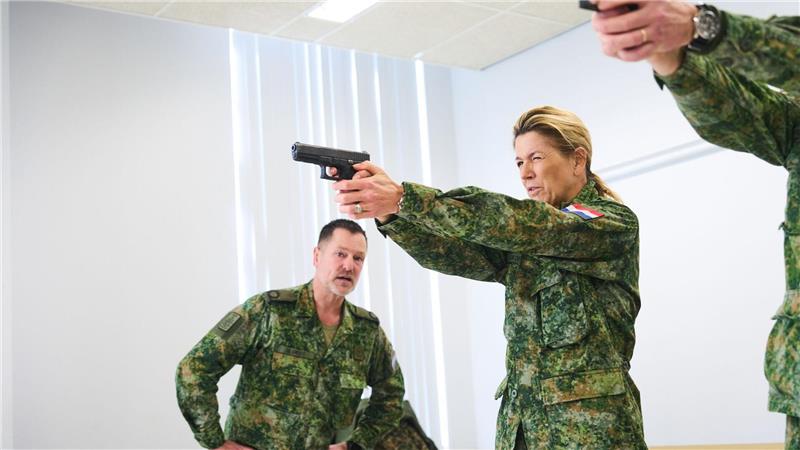 Prinzessinnen im Tarnanzug: Die jungen Royals und die Armee Die niederländische Königin Máxima hat sich ein Beispiel an ihrer Tochter genommen. (Archivbild)