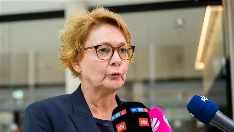 Die niedersächsische Polizei geht konsequent gegen Verfassungsfeinde vor – auch in den eigenen Reihen, sagt Ministerin Behrens. (Archivbild)