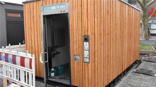 Die öffentliche WC-Anlage auf dem Jürgenohler Marktplatz wurde Ende 2024 installiert. In Hahnenklee soll dieses Jahr ein ähnliches Modell folgen.