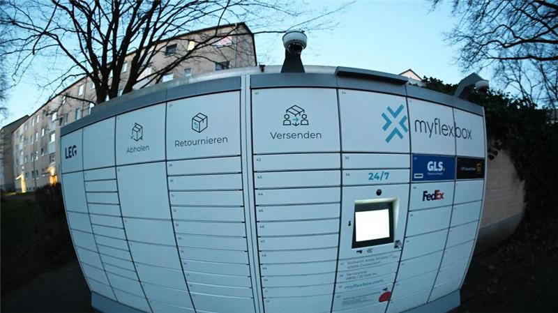 Paketbranche setzt auf Automaten - DHL peilt Verdopplung an Die österreichische Firma myflexbox betreibt Automaten, in denen Paketfirmen ihre Sendungen zwischenlagern können. Auch myflexbox will stark expandieren.