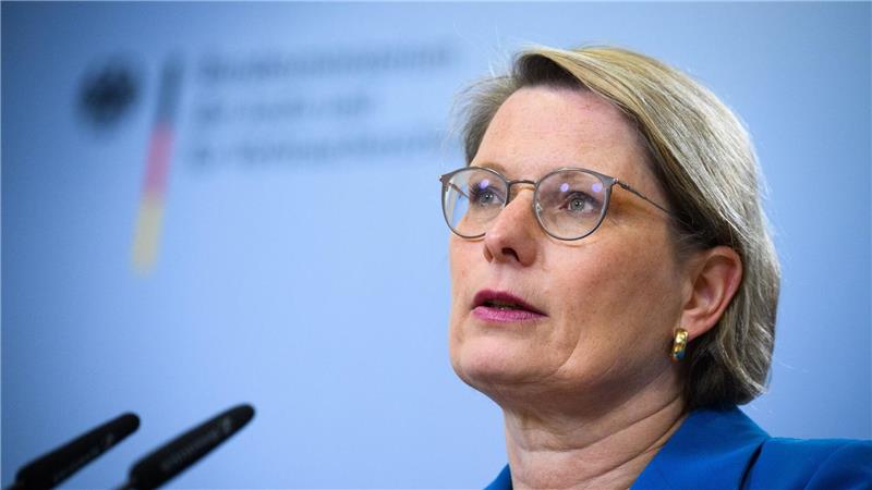 Die partnerschaftliche Kinderbetreuung nach einer Trennung will Hubig zwar fördern. Eine gesetzliche Festlegung auf ein bestimmtes Modell – etwa das Wechselmodell mit hälftiger Betreuung – ist aber nicht vorgesehen. (Archivbild)