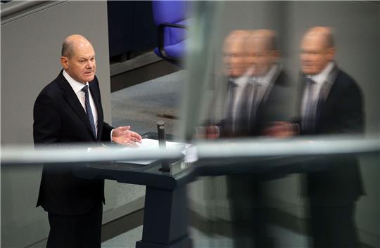 «Die richtigen Worte aus der Rede von Scholz wurden nicht in ein politisches Programm umgesetzt», sagt CDU-Außenexperte Roderich Kiesewetter ein Jahr nach der «Zeitenwende»-Rede von Bundeskanzler Olaf Scholz (SPD) im Bundestag.