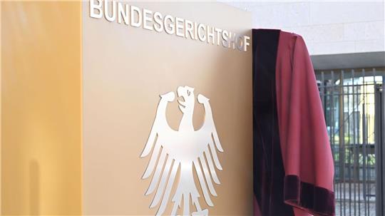 Die rote Robe ist seit Jahrzehnten Amtstracht an Deutschlands obersten Gerichtshöfen.